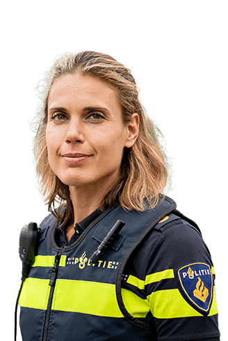 Politievrouw in uniform lacht