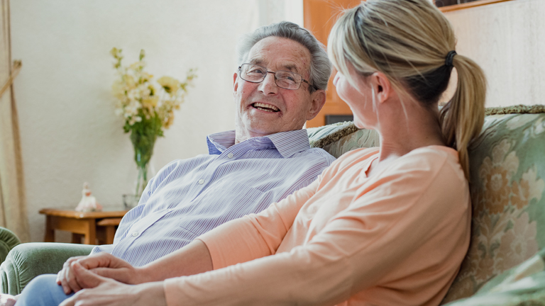 Man en vrouw op bank